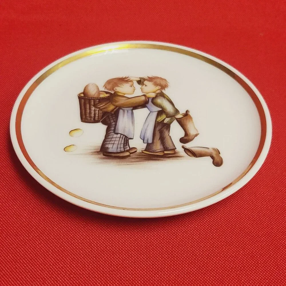 Schmid Berta Hummel Museum Miniature Plate Collection 1979